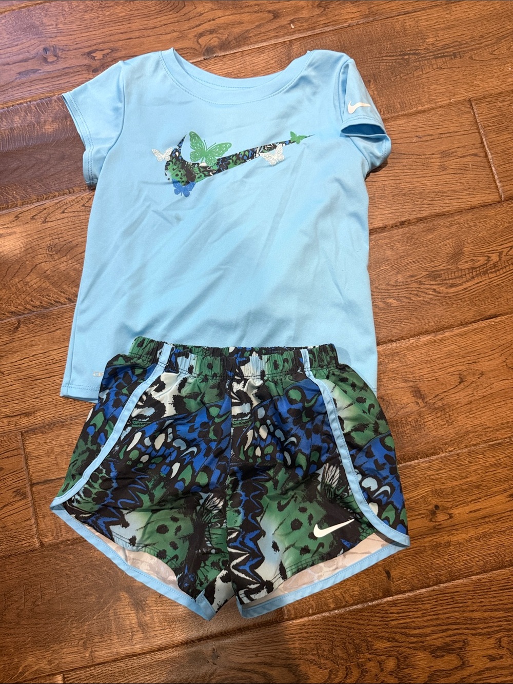 Nike Girls' Light Blue Butterfly Logo Pajama Set